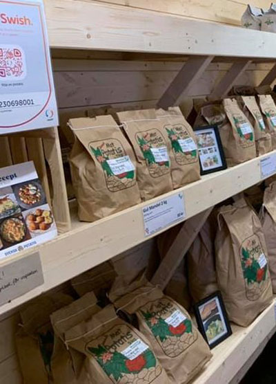 Påsar med potatis i butiken